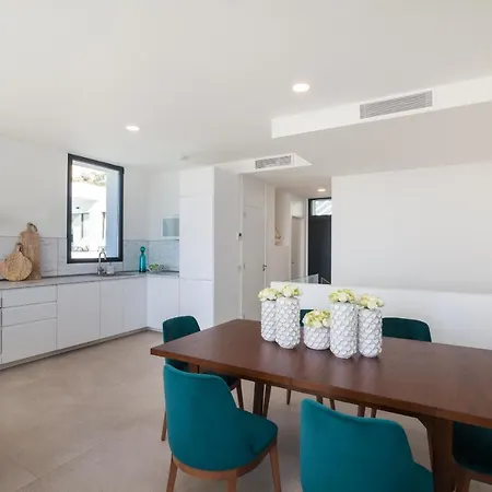 200m New A With Private, Heated Pool And Amazing Ocean View